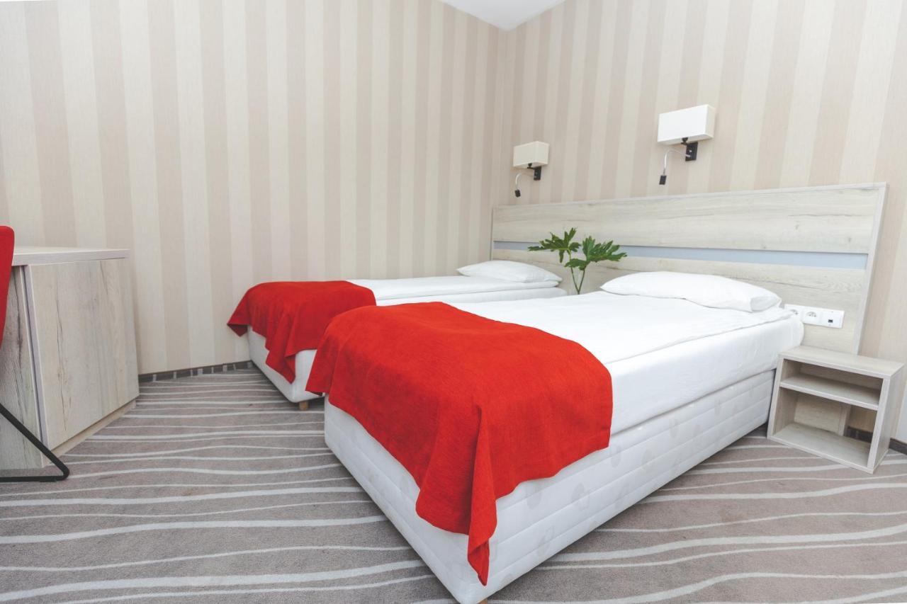 Hotel Akwawit Лешно Экстерьер фото