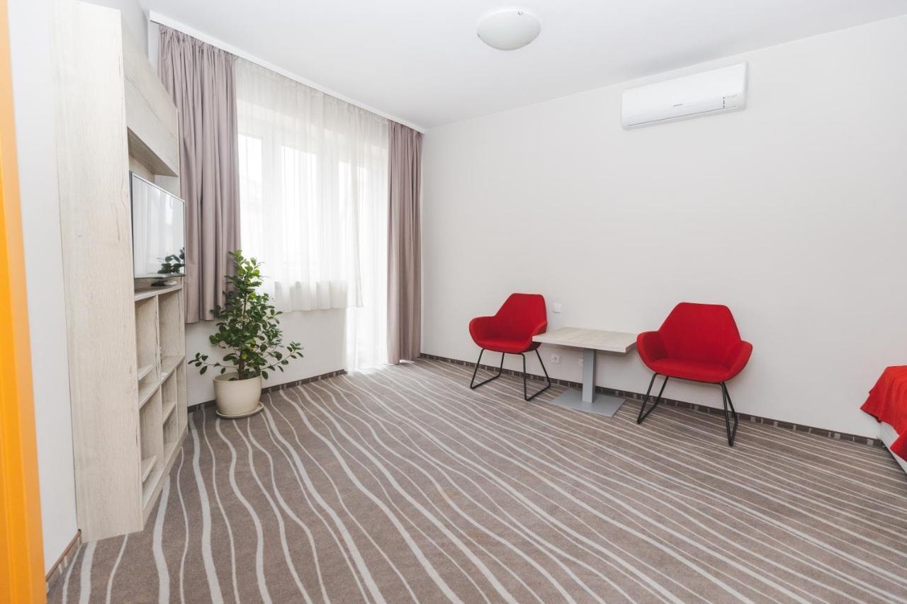 Hotel Akwawit Лешно Экстерьер фото