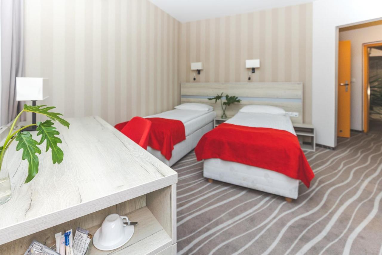 Hotel Akwawit Лешно Экстерьер фото