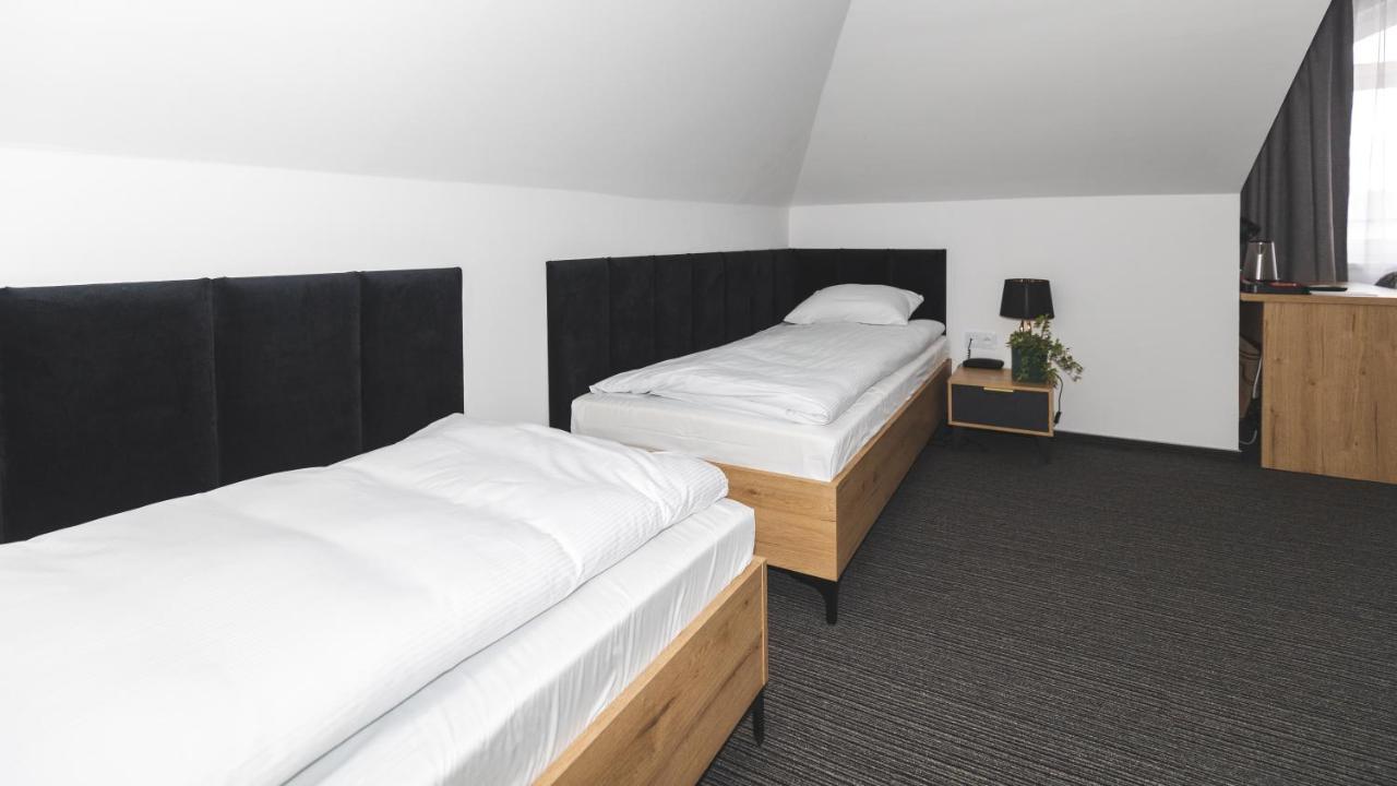 Hotel Akwawit Лешно Экстерьер фото