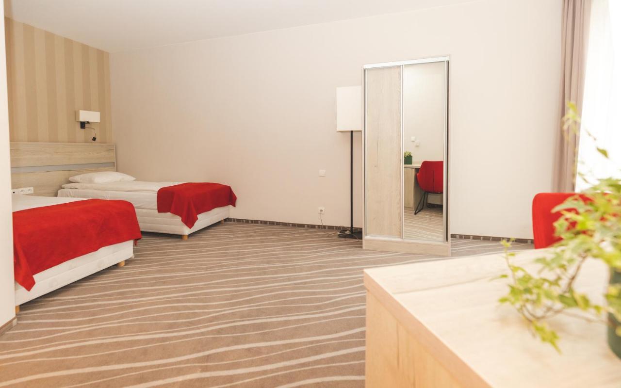Hotel Akwawit Лешно Экстерьер фото