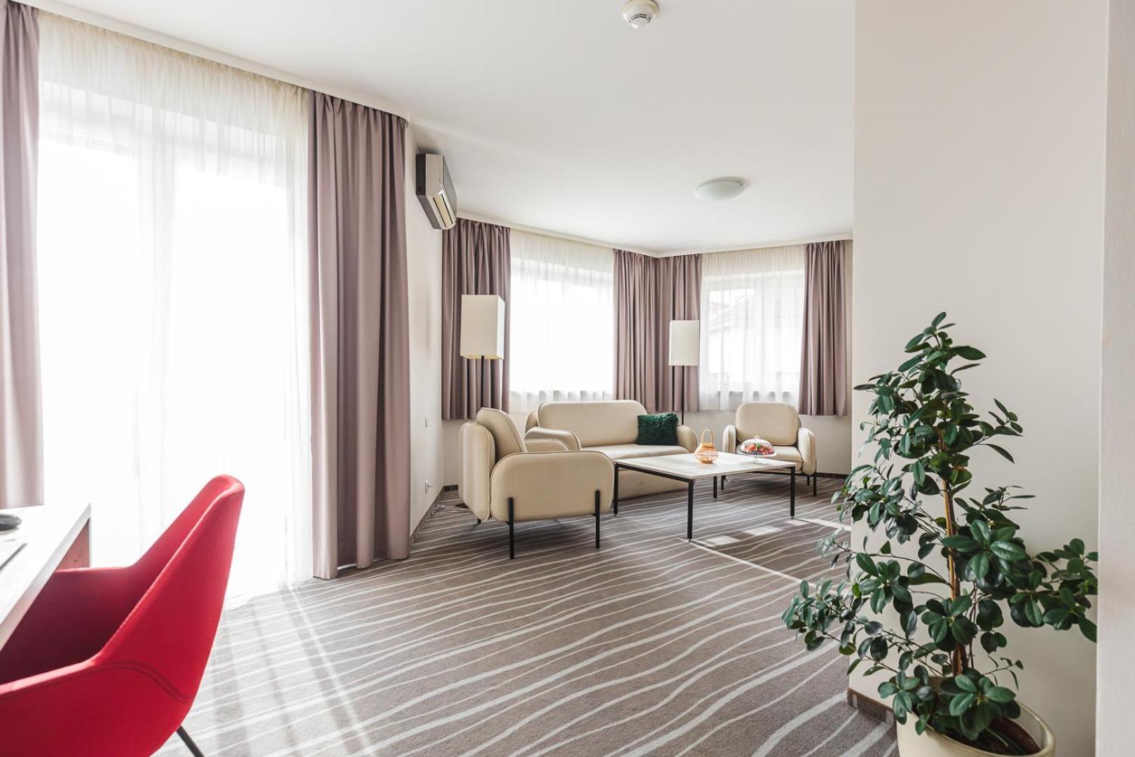 Hotel Akwawit Лешно Экстерьер фото