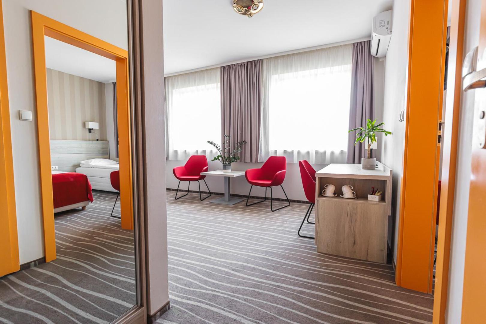 Hotel Akwawit Лешно Экстерьер фото