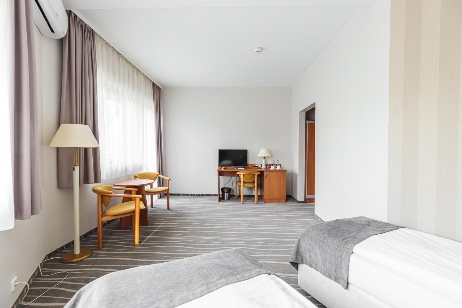 Hotel Akwawit Лешно Экстерьер фото