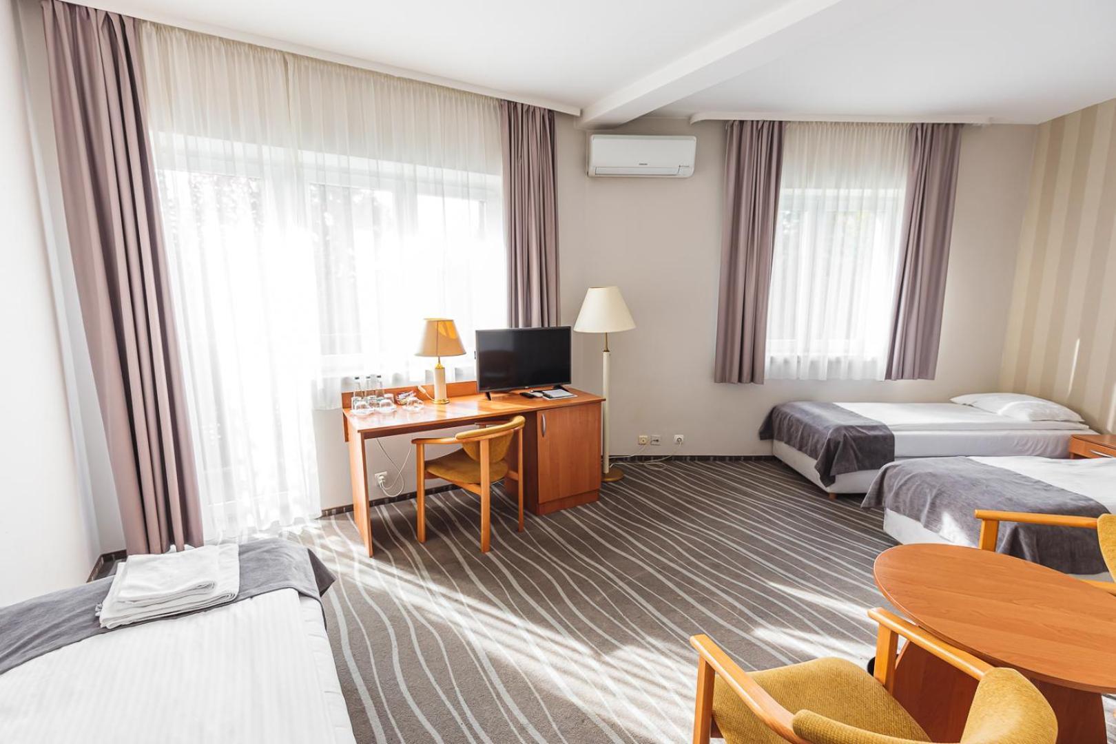 Hotel Akwawit Лешно Экстерьер фото