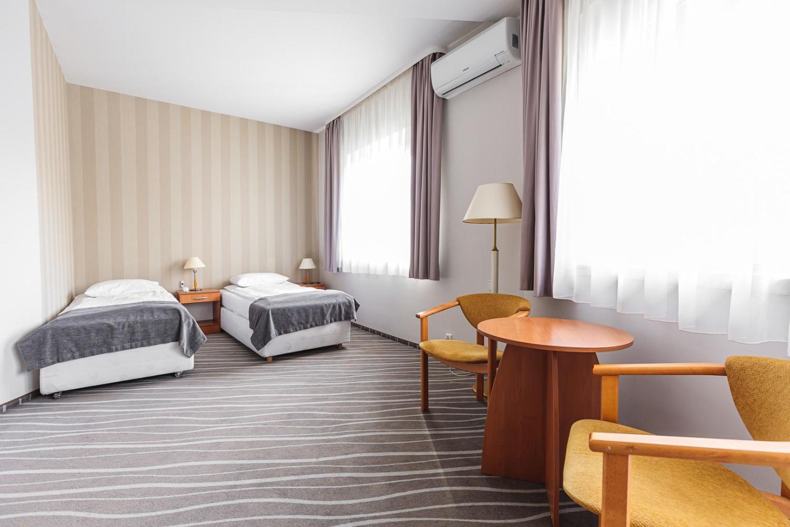 Hotel Akwawit Лешно Экстерьер фото