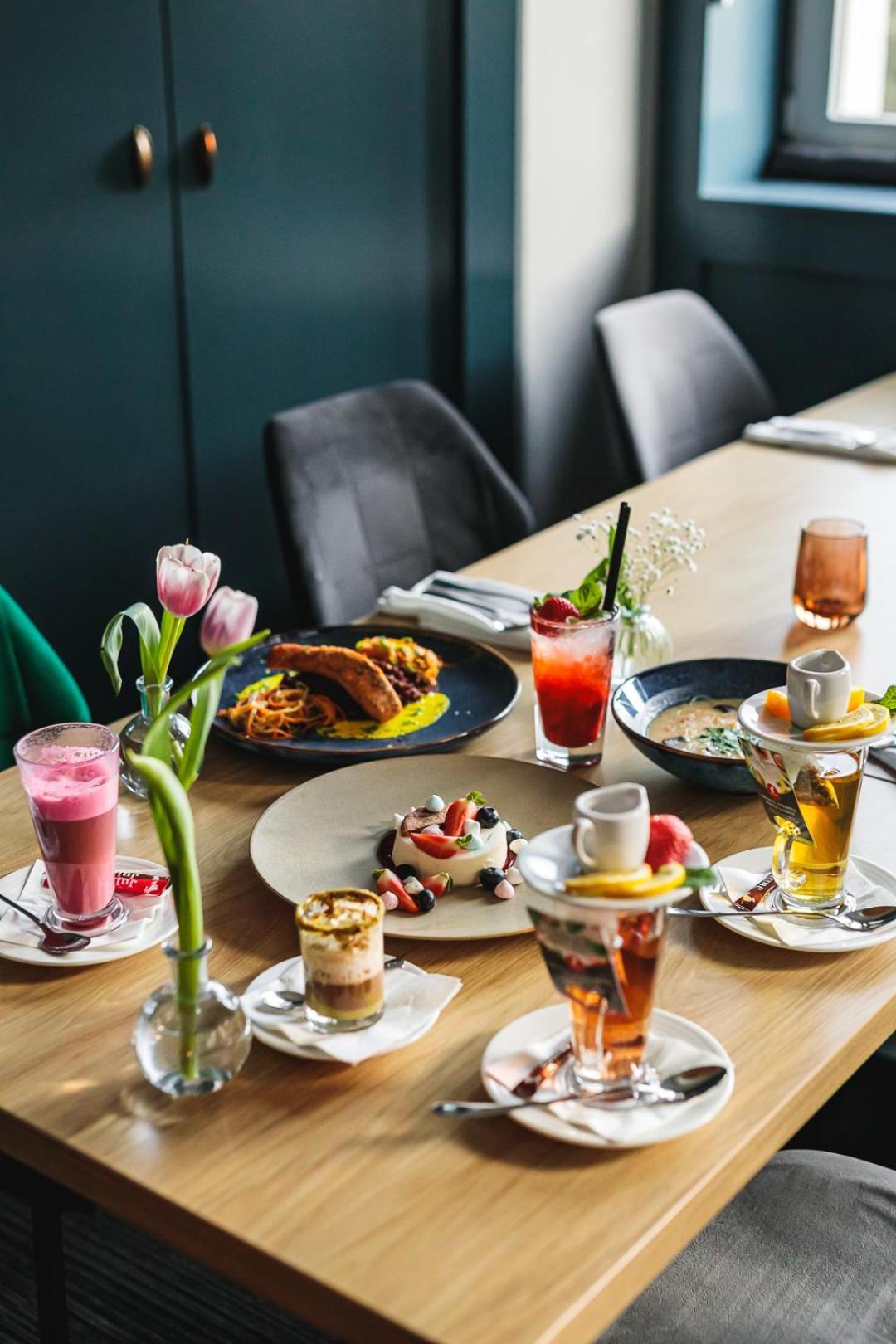 Hotel Akwawit Лешно Экстерьер фото