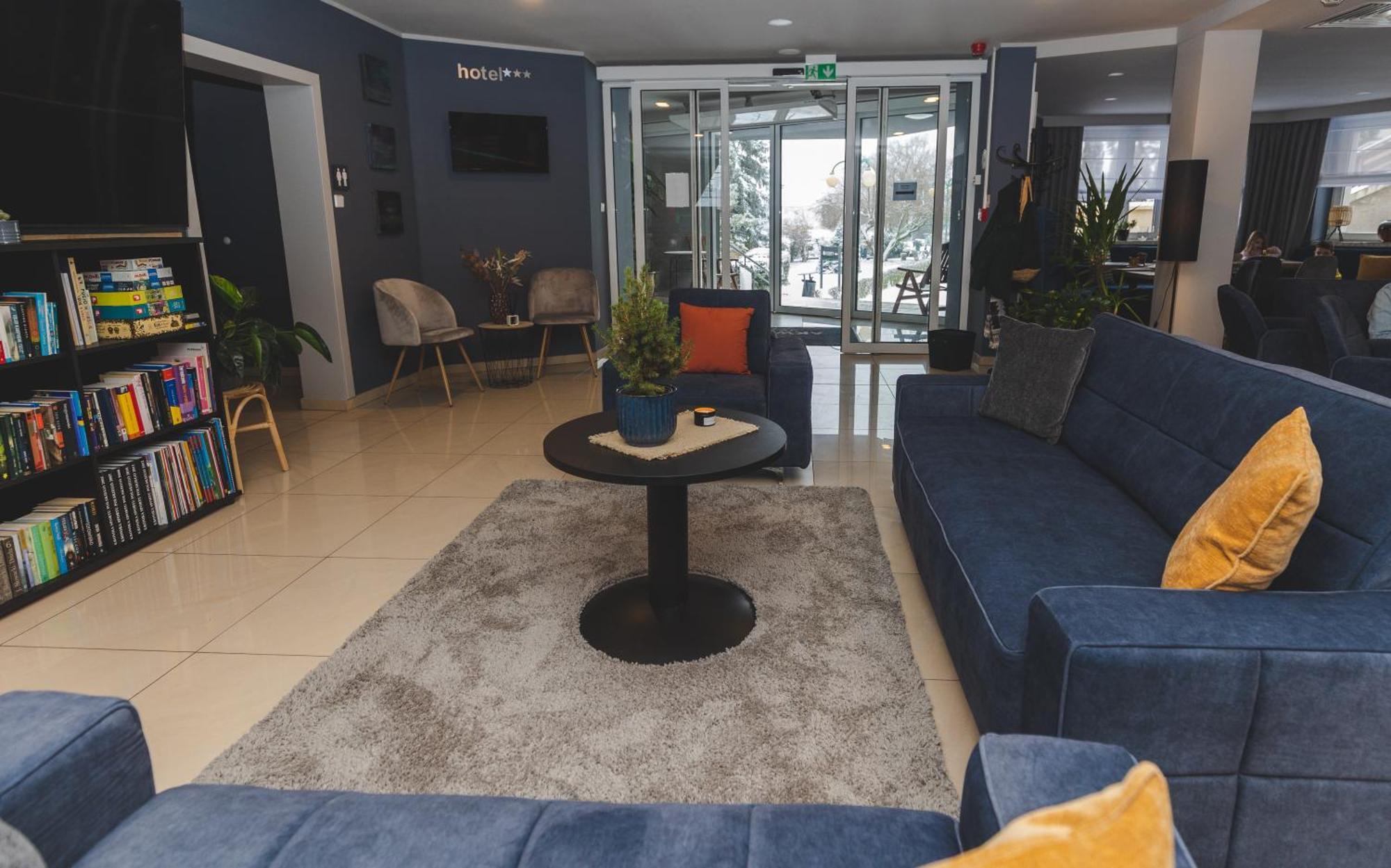 Hotel Akwawit Лешно Экстерьер фото
