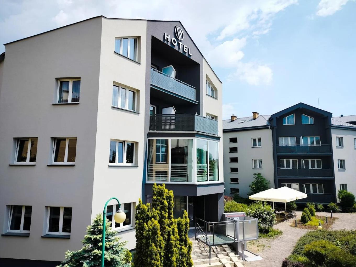 Hotel Akwawit Лешно Экстерьер фото