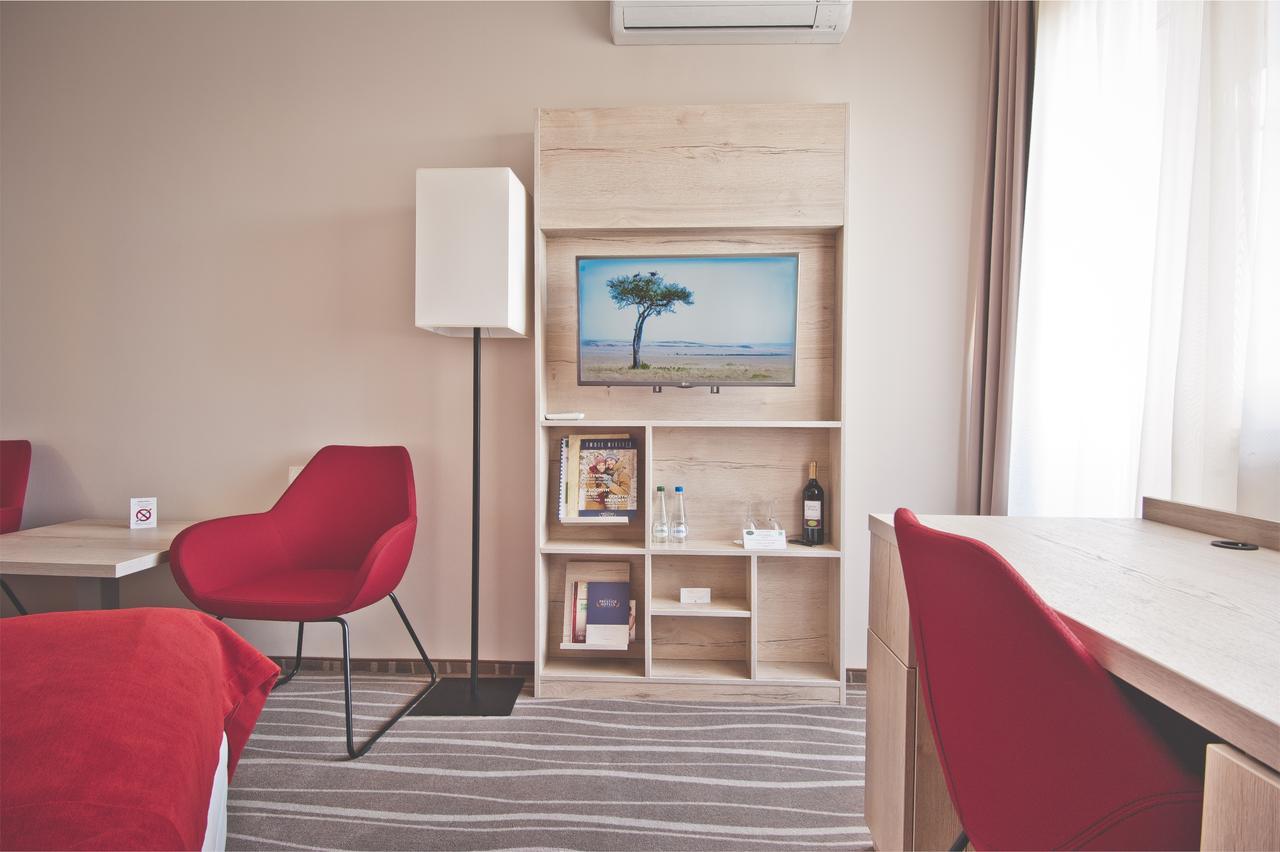 Hotel Akwawit Лешно Экстерьер фото
