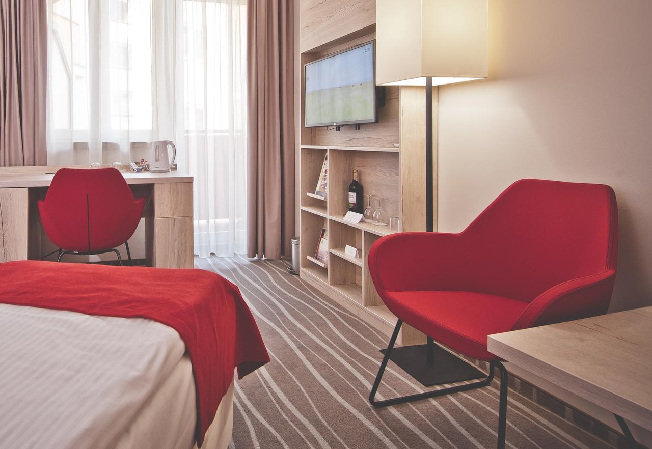 Hotel Akwawit Лешно Экстерьер фото
