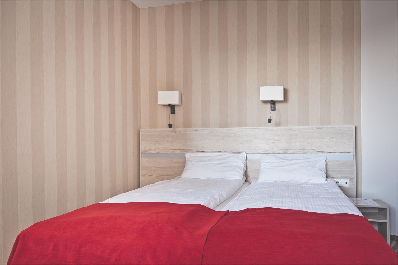 Hotel Akwawit Лешно Экстерьер фото