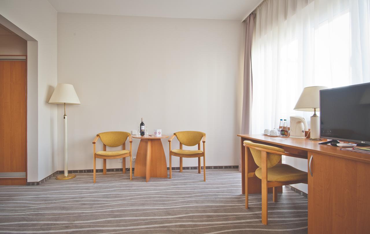 Hotel Akwawit Лешно Экстерьер фото