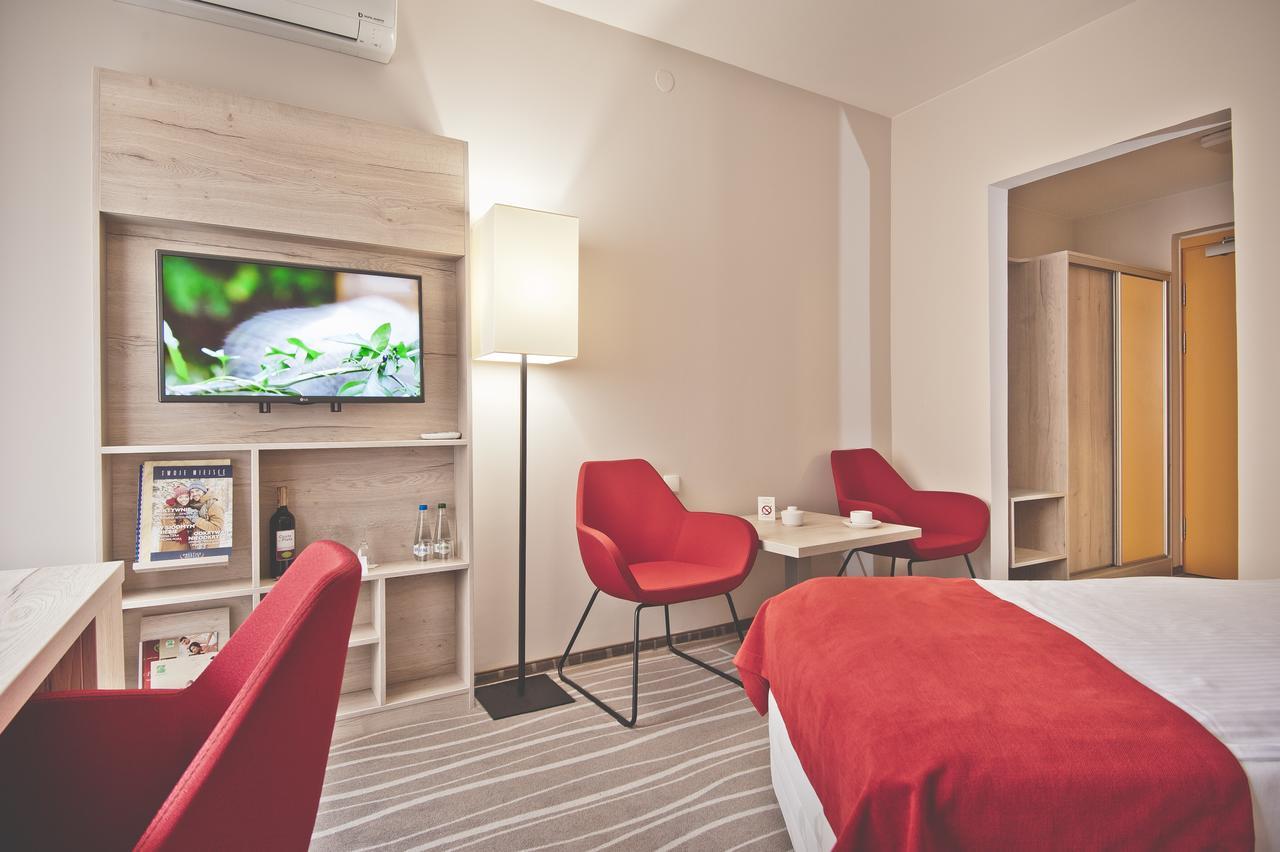 Hotel Akwawit Лешно Экстерьер фото